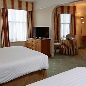Zimmer mit Kingsize-Bett